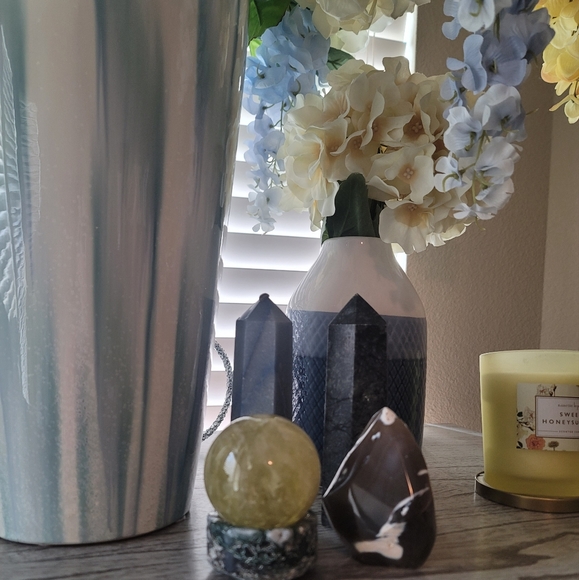 Live shows tag Wednesday  and Thursdays 7pm central - Picture 2 of 16